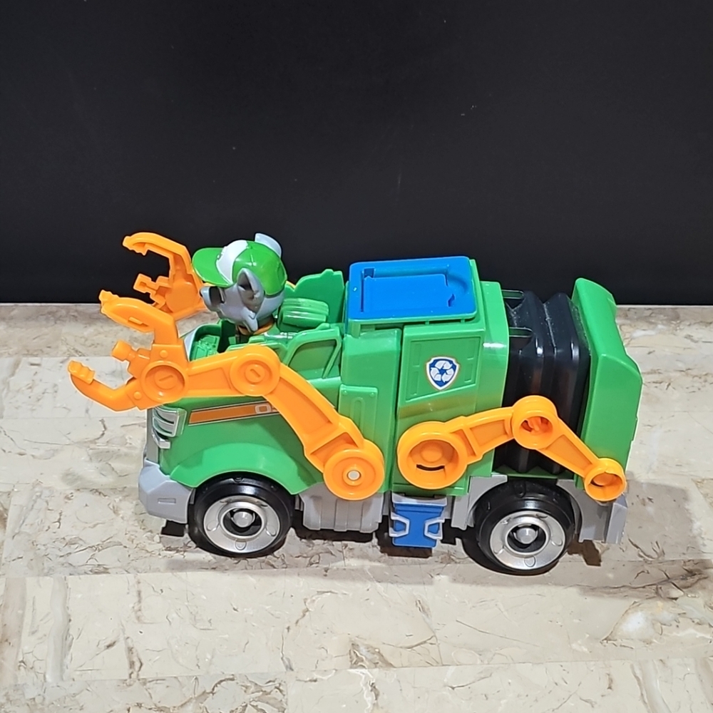 Paw Patrol The Movie Rocky Deluxe Vehicle And Figure Garbage Recycling Truck